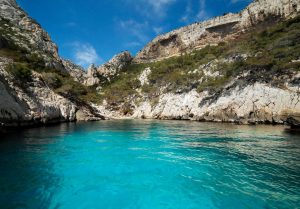 Top 10 des meilleurs spots de plongée en France métropolitaine : le Parc national des Calanques de Marseille